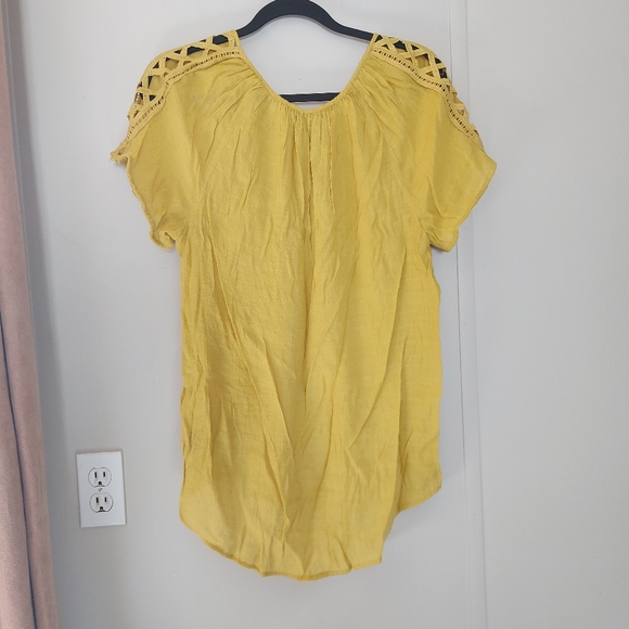 Lightweight Blouse - Picture 2 of 6